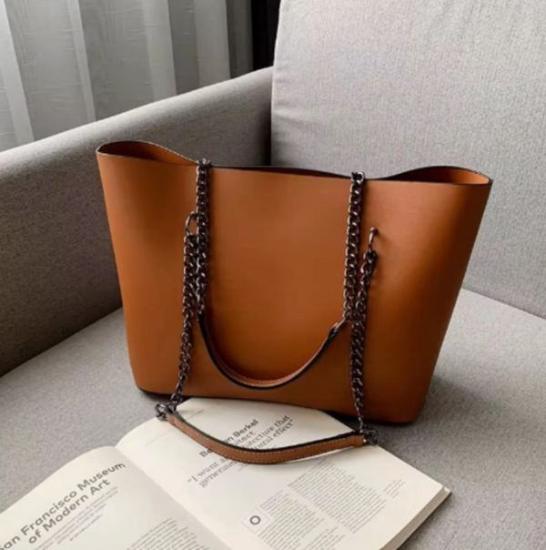 Retro Large Capacity Shoulder Bag - Brown