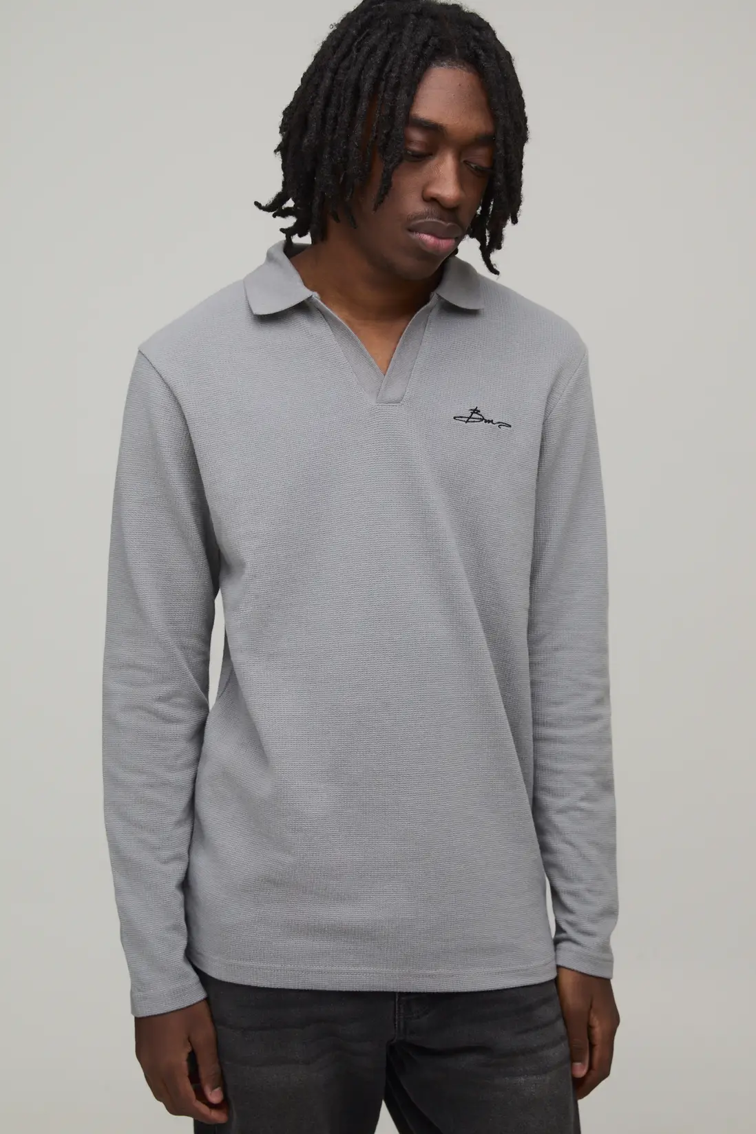 boohooMAN BM Signature Embroidered V Neck Textured Polo - Image 1