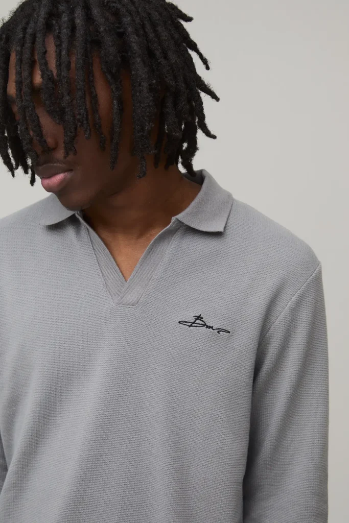 boohooMAN BM Signature Embroidered V Neck Textured Polo